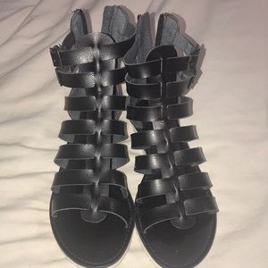 Black gladiator sandal women’s size 8 1/2
